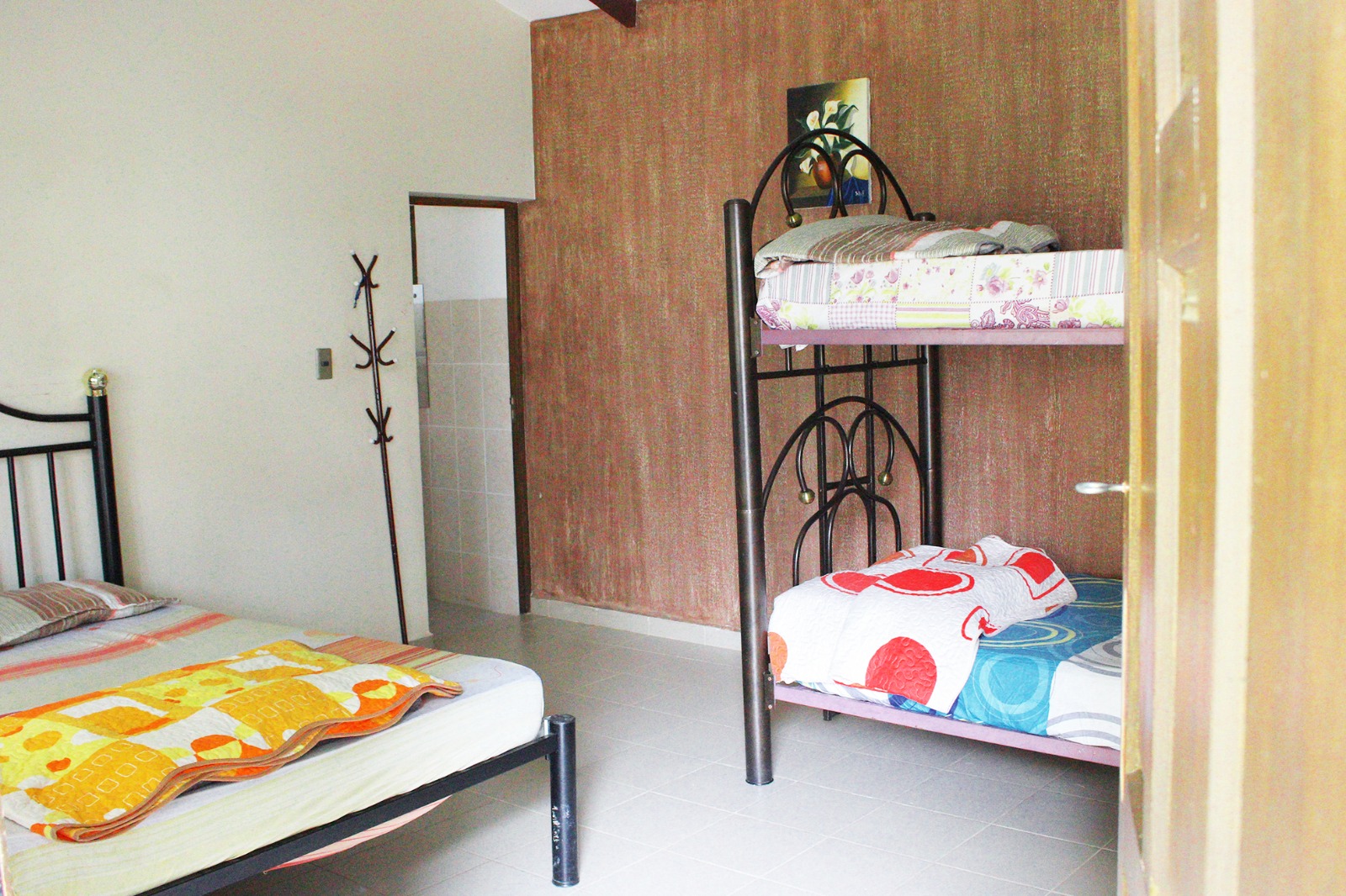 Habitación con pared de ladrillo